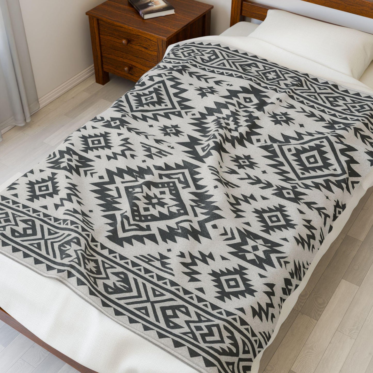 Cozy Velveteen Plush Blanket - Tribal Design, Soft Throw for Home Decor, Perfect for Gifts, Christmas, and Warm Nights