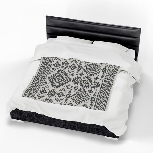 Cozy Velveteen Plush Blanket - Tribal Design, Soft Throw for Home Decor, Perfect for Gifts, Christmas, and Warm Nights